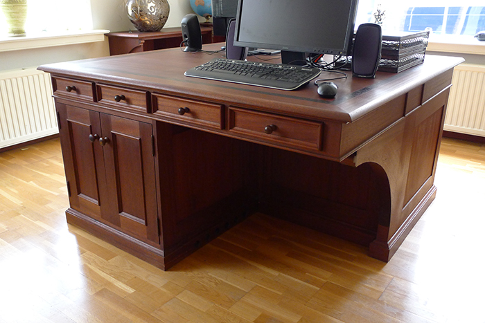Mahoniehouten bureau voor 2 personen